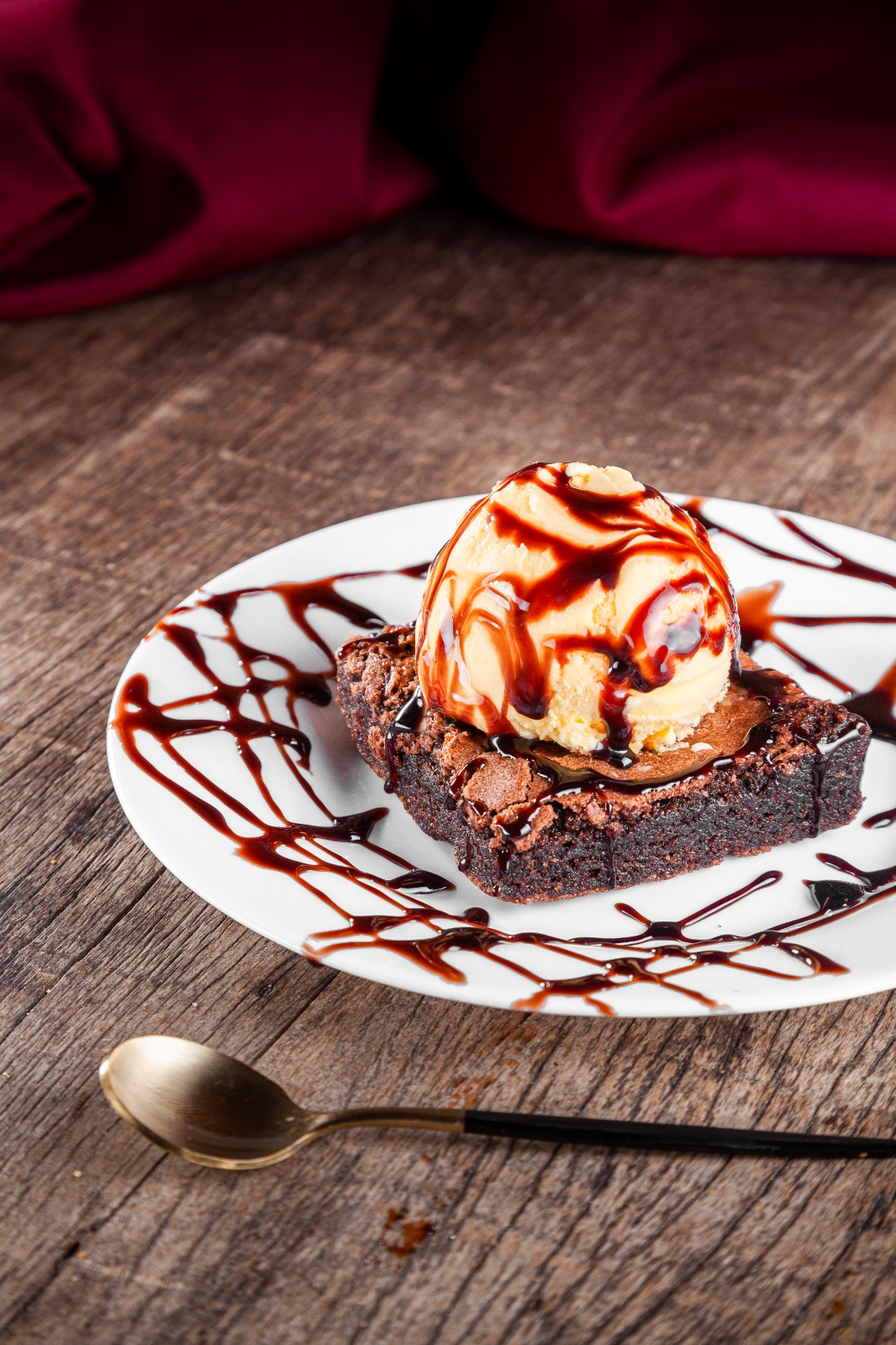 BROWNIE COM SORVETE